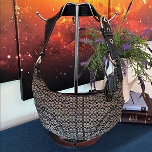 Coach Soho Signature Hobo Shoulderbag